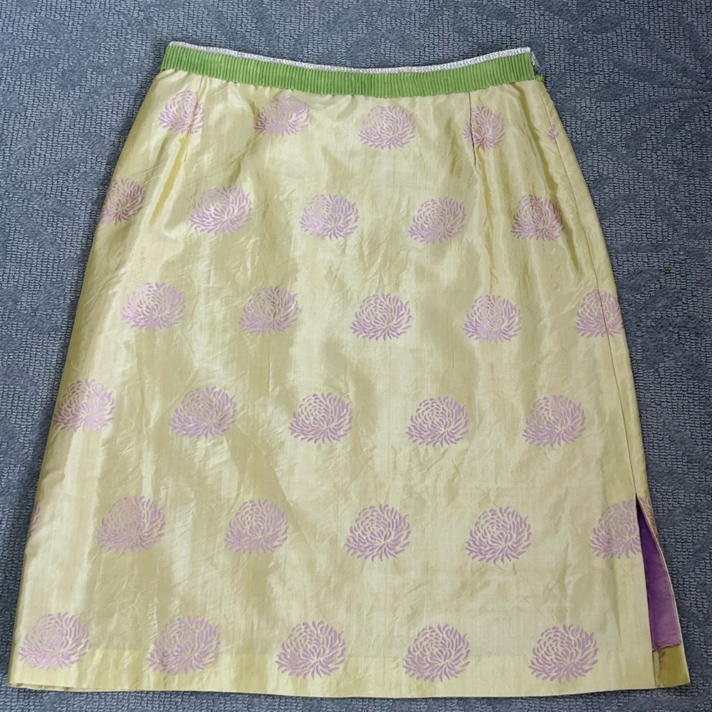 Pure silk lined designer skirt bought at Neiman Marcus, perfect shape


.